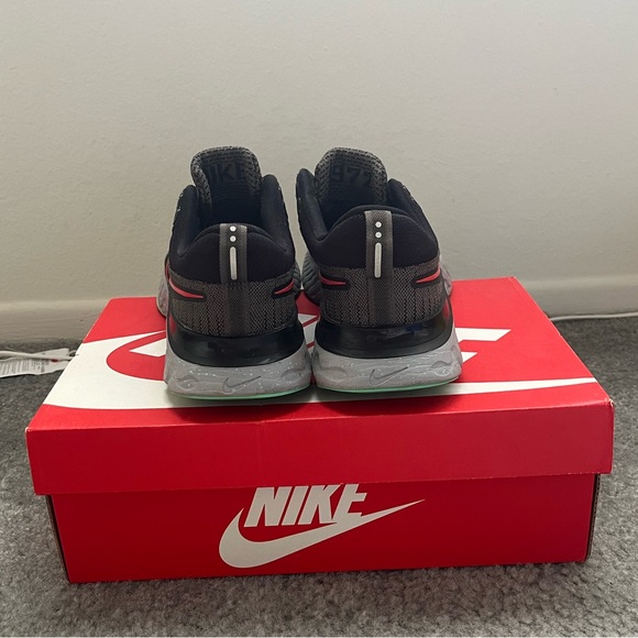 Nike React Infinity Run Flyknit 2 size 10 - Picture 5 of 8